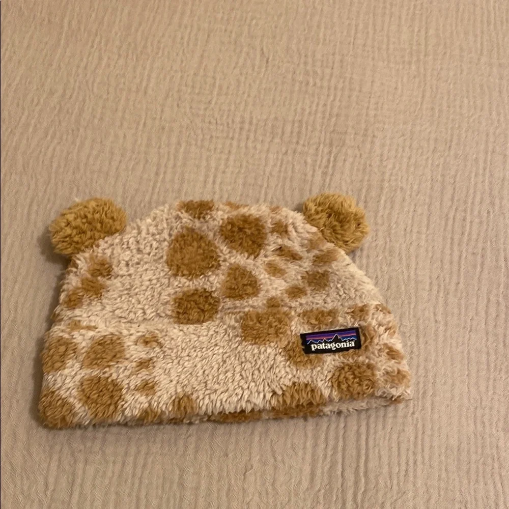 Patagonia Tan and Cream Fuzzy Beanie. Size 6-12m